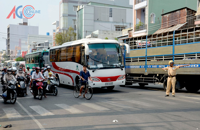 Lực lượng Cảnh sát Giao thông điều tiết giao thông