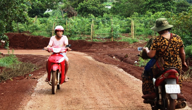 Những tuyến đường nông thôn kết nối vùng sâu, vùng xa tỉnh Đác Nông.