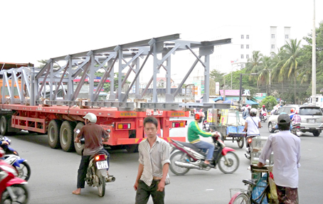 Tình trạng lưu thông lộn xộn ở ngã tư Vũng Tàu