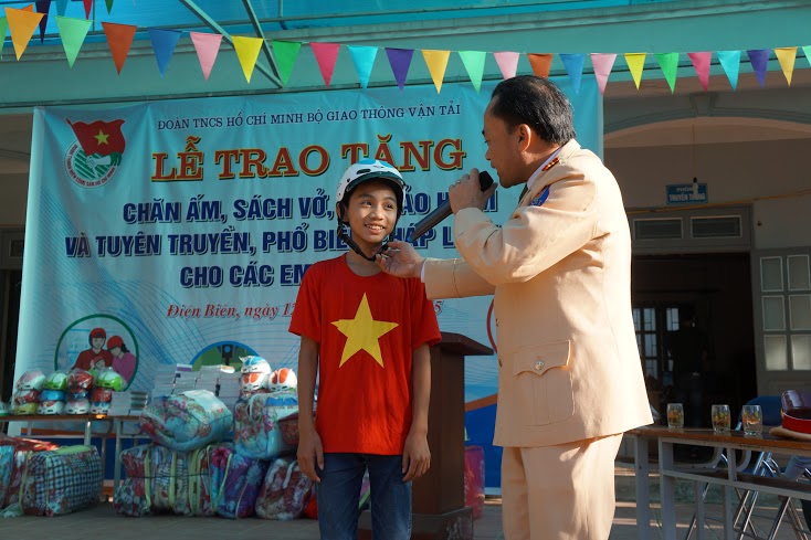 Tuyên truyền ATGT cho học sinh tại Điện Biên