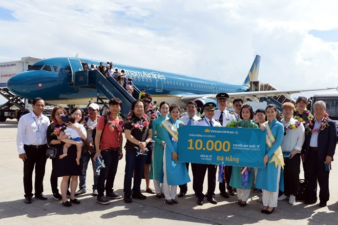 Vietnam Airlines đã chính thức chuyến bay quốc tế thứ 10.000 khai thác tại sân bay quốc tế Đà Nẵng vào ngày 10/5