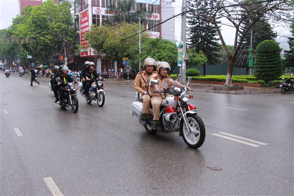 Lực lượng chức năng tuần tra, kiểm soát việc chấp hành quy định về an toàn giao thông trên địa bàn Thành phố Cao Bằng