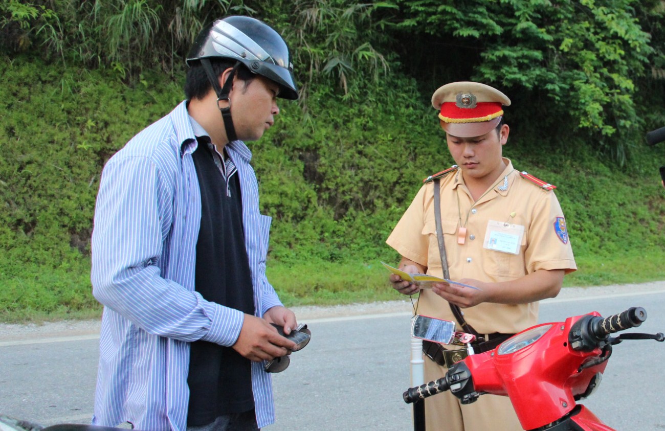 Lực lượng Cảnh sát giao thông Công an tỉnh tăng cường công tác tuần tra, kiểm soát, phát hiện và xử lý nghiêm các trường hợp vi phạm Luật Giao thông đường bộ