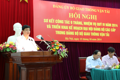 Phó Bí thư Đảng ủy Bộ, Thứ trưởng Nguyễn Ngọc Đông báo cáo kết quả công tác 9 tháng đầu năm, nhiệm vụ trọng tâm công tác quý IV năm 2014.