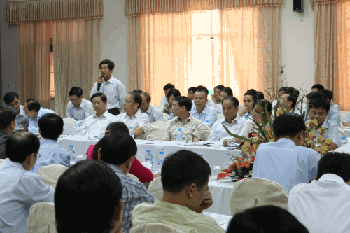 Đồng chí Đỗ Văn Thạo, Chánh Văn phòng Đảng ủy Cục Hàng không Việt Nam phát biểu trao đổi kinh nghiệm