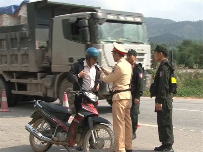 Tăng cường kiểm tra nồng độ cồn của người tham gia giao thông