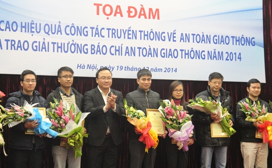 Tọa đàm nâng cao hiệu quả truyền thông bảo đảm ATGT và trao Giải báo chí về ATGT năm 2014