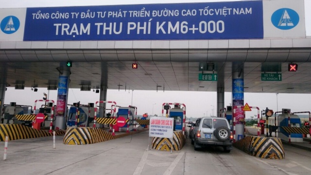 Làn xe ưu tiên tại trạm thu phí Đại Xuyên (Cao tốc Cầu Giẽ - Ninh Bình)