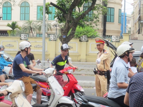 Gia tăng vi phạm giao thông mùa nắng nóng