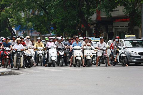 Thắt dây an toàn - bảo vệ bản thân khi xe đang chạy  Đối với hành vi vi phạm không thắt dây an toàn (tại vị trí có trang bị dây an toàn) trên xe ô tô khi xe đang chạy sẽ được áp dụng xử phạt kể từ ngày 1/1/2018./.