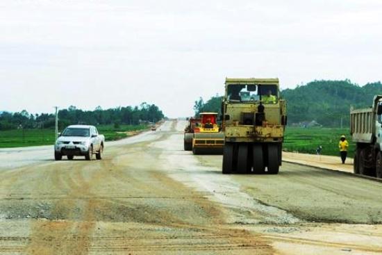 Các nhà thầu đang triển khai thi công dự án đường cao tốc Đà Nẵng- Quảng Ngãi