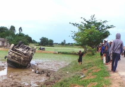 ông Đỗ Khắc Ngoan (45 tuổi, trú xã Dân Lý, huyện Triệu Sơn) chở theo con gái Đỗ Thị Hương (19 tuổi) dự thi môn cuối cùng trong kỳ thi THPT Quốc gia 2016.