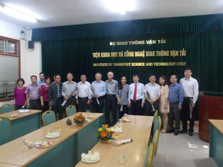 TS. Đỗ Hữu Thắng – Phó Viện trưởng Viện Khoa học và Công nghệ GTVT đánh giá cao sự đóng góp to lớn của các giáo sư, tiến sĩ, chuyên gia tham gia giảng dạy 