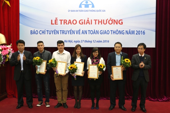 Tới dự và trao giải thưởng có Thứ trưởng Lê Đình Thọ - Phó trưởng Ban Thường trực Ủy ban ATGT Quốc gia