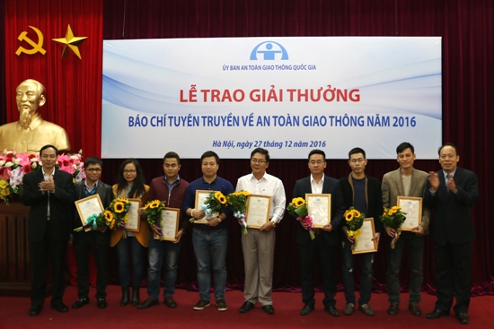 Tới dự và trao giải thưởng có Thứ trưởng Lê Đình Thọ - Phó trưởng Ban Thường trực Ủy ban ATGT Quốc gia