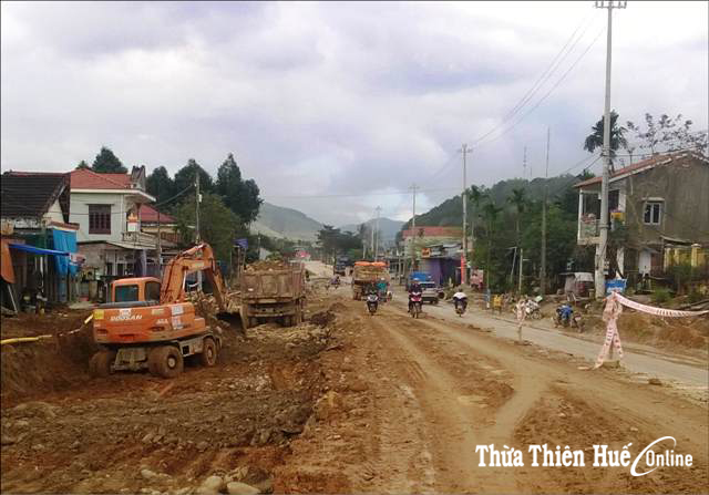 Đẩy nhanh tiến độ thi công tuyến đường La Sơn- Nam Đông  Người dân mong ngóng