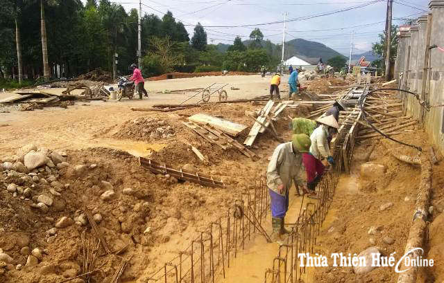 Đẩy nhanh tiến độ thi công tuyến đường La Sơn- Nam Đông  Người dân mong ngóng