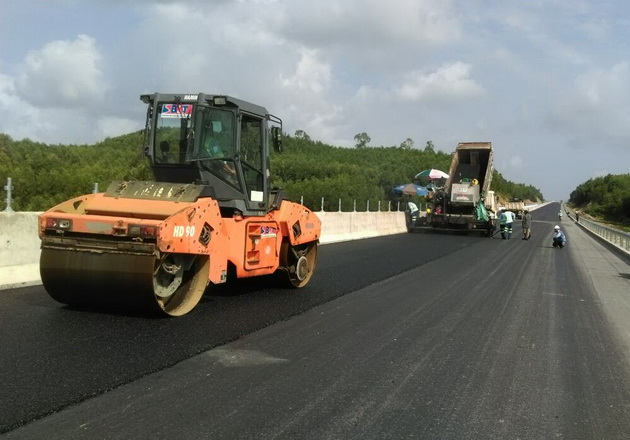  VEC đang chỉ đạo quyết liệt các nhà thầu tập trung mọi nguồn lực thi công để   hoàn thành đoạn tuyến WB của cao tốc Đà Nẵng - Quảng Ngãi trước tháng 6/2018