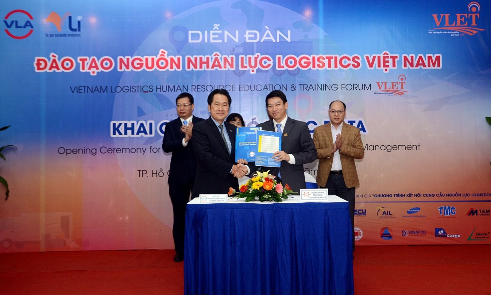 Ông Stanley Lim, Chủ tịch Hiệp hội Logistics Singapore, Tổng thư ký liên đoàn các   hiệp hội giao nhận ASEAN chủ trì chủ đề: ”Vai trò của FIATA và Hiệp hội quốc gia về nâng cao   tiêu chuẩn nghề nghiệp trong ngành Logistics; Hoạt động đào tạo của FIATA và tầm nhìn trong tương lai”