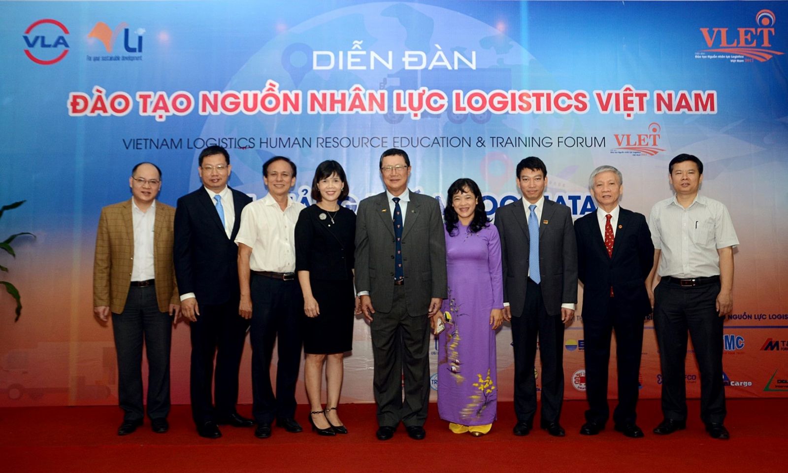 Ông Stanley Lim, Chủ tịch Hiệp hội Logistics Singapore, Tổng thư ký liên đoàn các   hiệp hội giao nhận ASEAN chủ trì chủ đề: ”Vai trò của FIATA và Hiệp hội quốc gia về nâng cao   tiêu chuẩn nghề nghiệp trong ngành Logistics; Hoạt động đào tạo của FIATA và tầm nhìn trong tương lai”