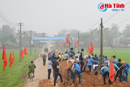 250 đoàn viên, thanh niên huyện Kỳ Anh ra quân làm đường giao thông nông thôn