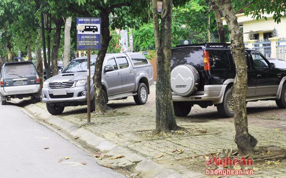 Nghệ An: tăng cường tuần tra, xử lý các điểm đỗ xe qua đêm gây ách tắc 