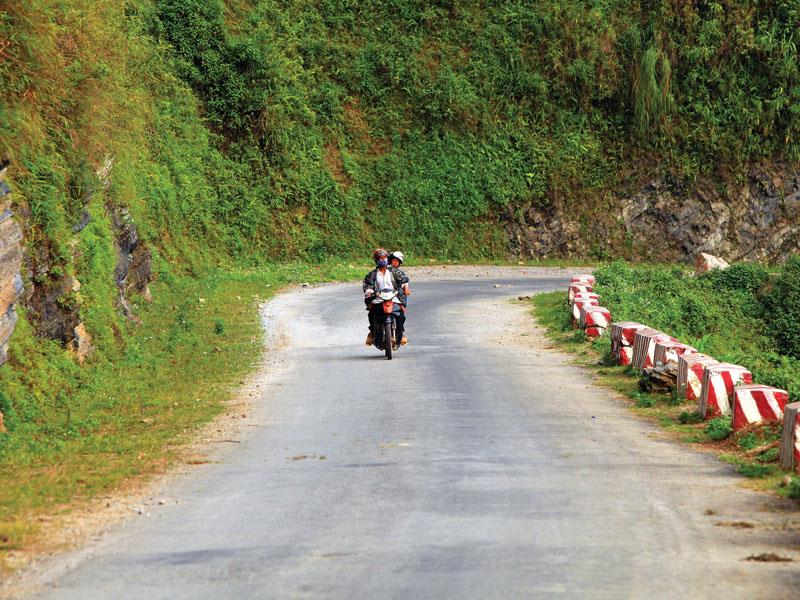 Đảm bảo an toàn hệ thống đường địa phương trong mùa mưa, bão năm 2017. ảnh minh họa.