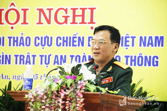 Đồng chí Nguyễn Ngọc Trân, Phó Chủ tịch Hội CCB Nghệ An phát biểu tham luận tại hội nghị. Ảnh: Cảnh Nam.