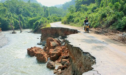 Đường ở miền Tây Nghệ An. Ảnh Báo Nghệ An