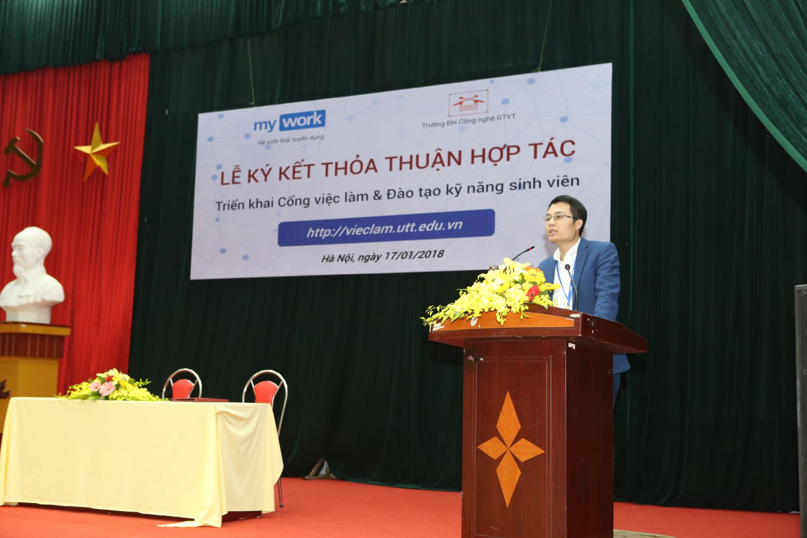 Toàn cảnh buổi Lễ ký kết thỏa thuận hợp tác triển khai cổng việc làm và đào tạo kỹ năng sinh viên