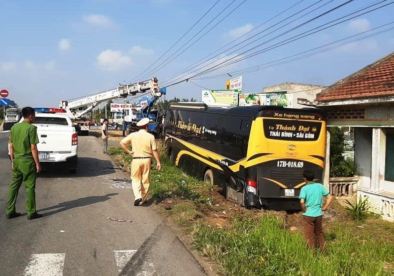 sáng 13/11, trên QL1 đoạn qua xã Hàm Mỹ, huyện Hàm Thuận Nam (Bình Thuận) 