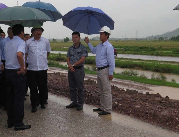 Bộ trưởng Đinh La Thăng yêu cầu chủ đầu tư, nhà thầu dự án BOT nâng cấp QL 1 Hà Nội - Bắc Giang có các giải pháp kỹ thuật tối ưu, không để thời tiết xấu làm chậm tiến độ dự án