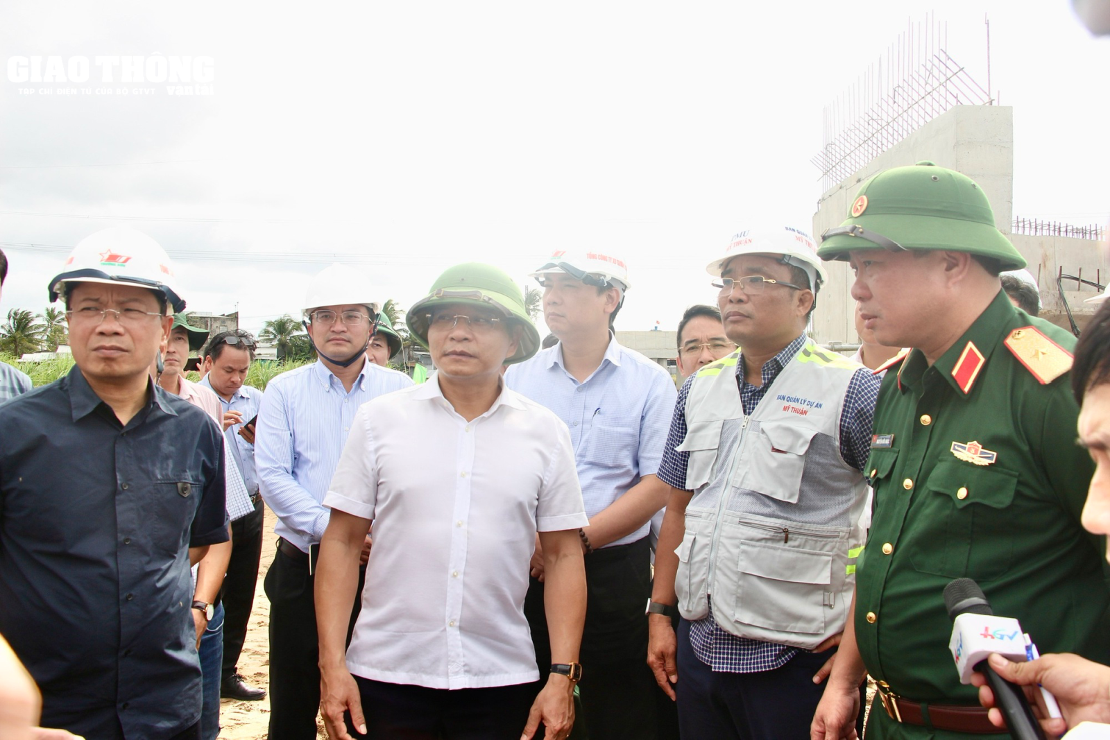 Bộ trưởng Nguyễn Văn Thắng: Kiểm tra công trường cao tốc Cần Thơ - Hậu Giang- Ảnh 1.