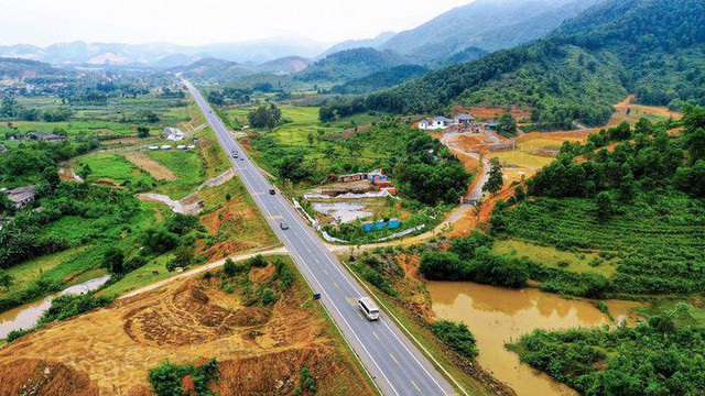 Lập Hội đồng thẩm định liên ngành Báo cáo nghiên cứu tiền khả thi Dự án xây dựng đường Hòa Lạc - Hòa Bình- Ảnh 1.