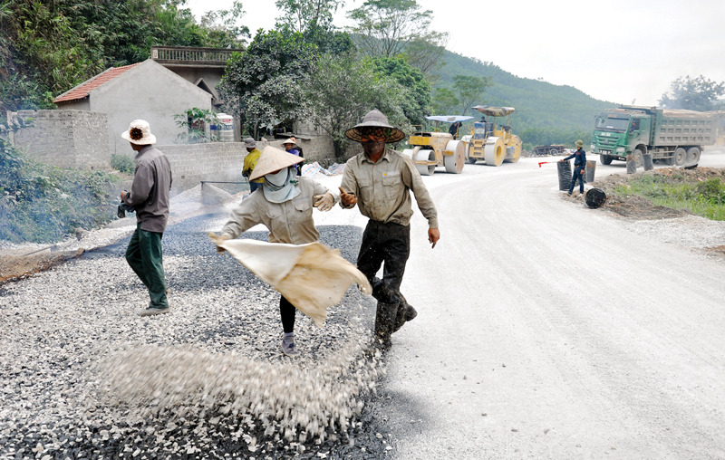 Thi công sửa chữa tỉnh lộ 326 Hoành Bồ - Cẩm Phả