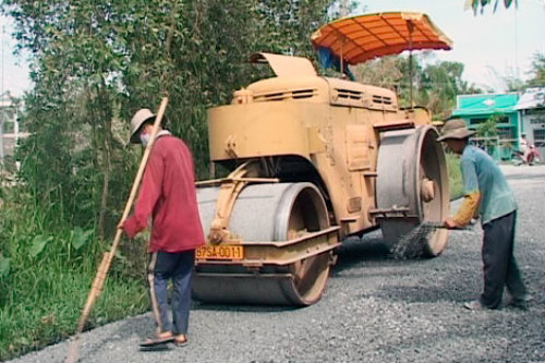 Hậu Giang: Người dân tích cực đóng góp kinh phí làm đường giao thông nông thôn