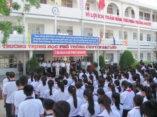 Các trường học trên cả nước Tưởng niệm nạn nhân tử vong vì TNGT 