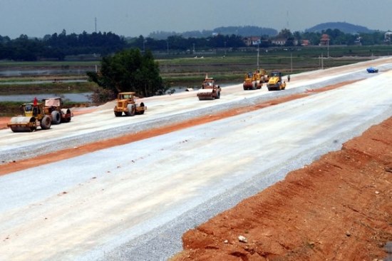 Cao tốc Hà Nội - Hải Phòng có chiều dài 105,5km, bề rộng 6 làn xe cơ giới, 2 làn dừng khẩn cấp, vận tốc thiết kế 120km/h