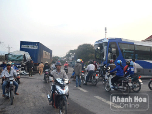 Ban ATGT tỉnh Khánh Hòa: báo cáo nhanh vụ TNGT đường bộ giữa xe ô tô khách và xe ô tô đầu kéo trên Quốc lộ 1A