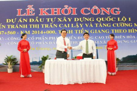 Lãnh đạo tỉnh Tiền Giang ký cam kết về công tác GPMB với lãnh đạo Bộ GTVT