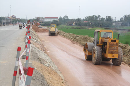 Các phương tiện máy móc, nhân lực đã được nhà thầu tăng cường để làm bù khối lượng công việc bị chậm.