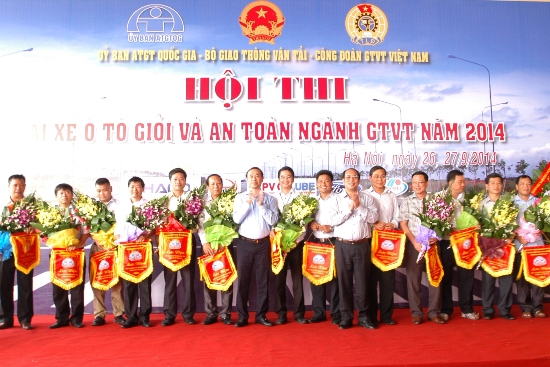 Khai mạc Hội thi Lái xe ô tô giỏi và an toàn ngành GTVT năm 2014