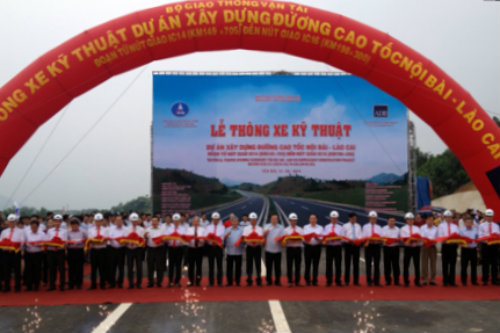 Thông xe thêm gần 50 km cao tốc Nội Bài - Lào Cai