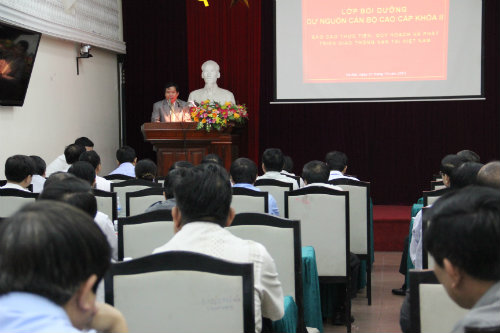 PGS.TS Nguyễn Viết Thảo - Phó giám đốc Học viện Chính trị - Hành chính quốc gia Hồ Chí Minh mong các học viên quan tâm hơn nữa việc phát triển GTVT ở địa phương