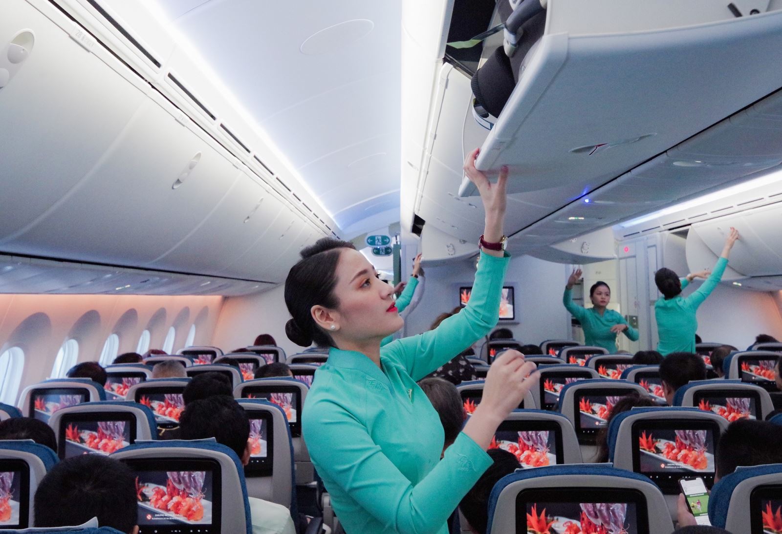 Tiếp viên Vietnam Airlines trả lại tài sản hơn 150 triệu đồng cho ...