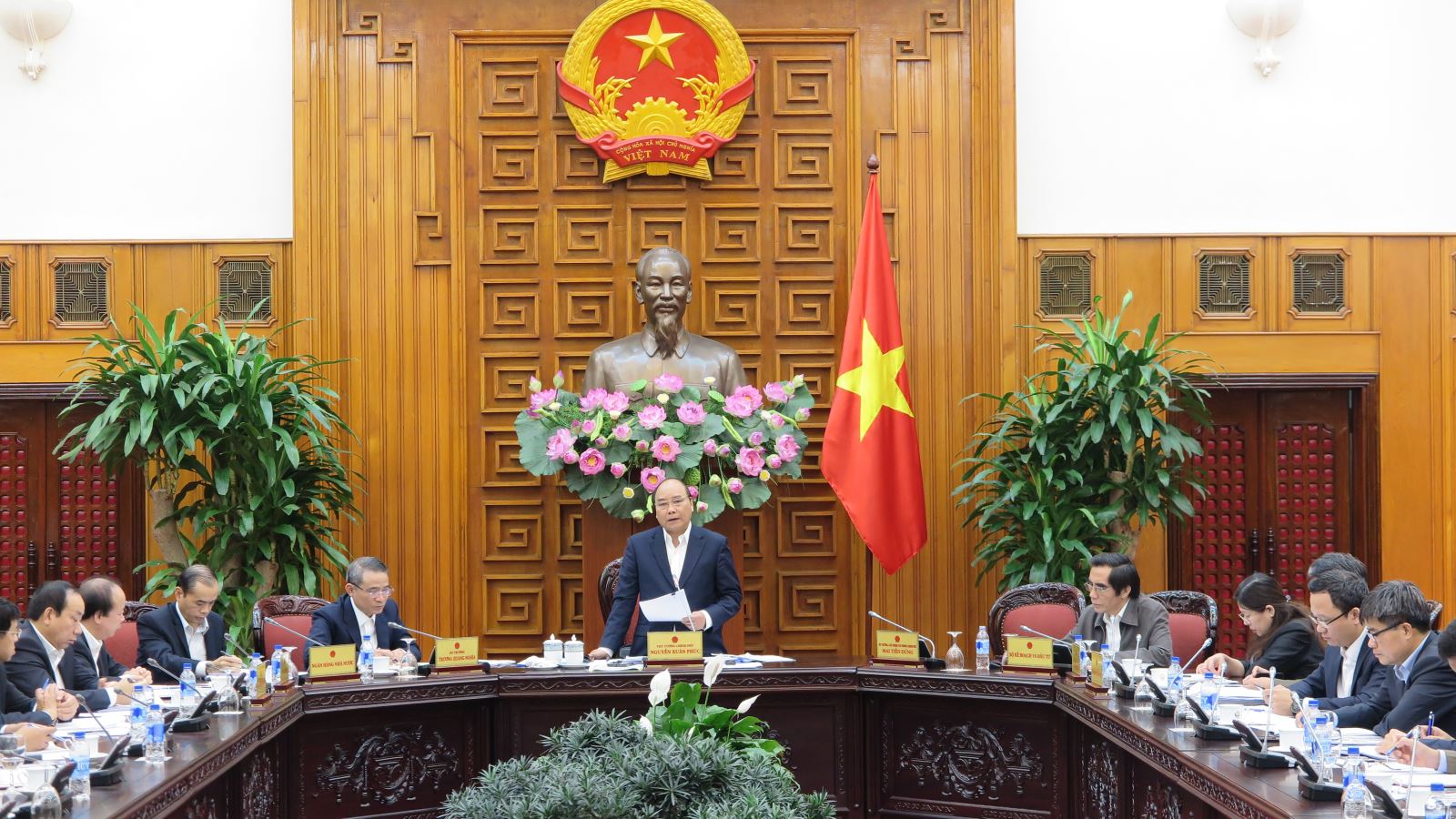 Prime Minister Nguyen Xuan Phuc speaks at the meeting with key officials of the Ministry of Transport (Source: Hoai Lam)